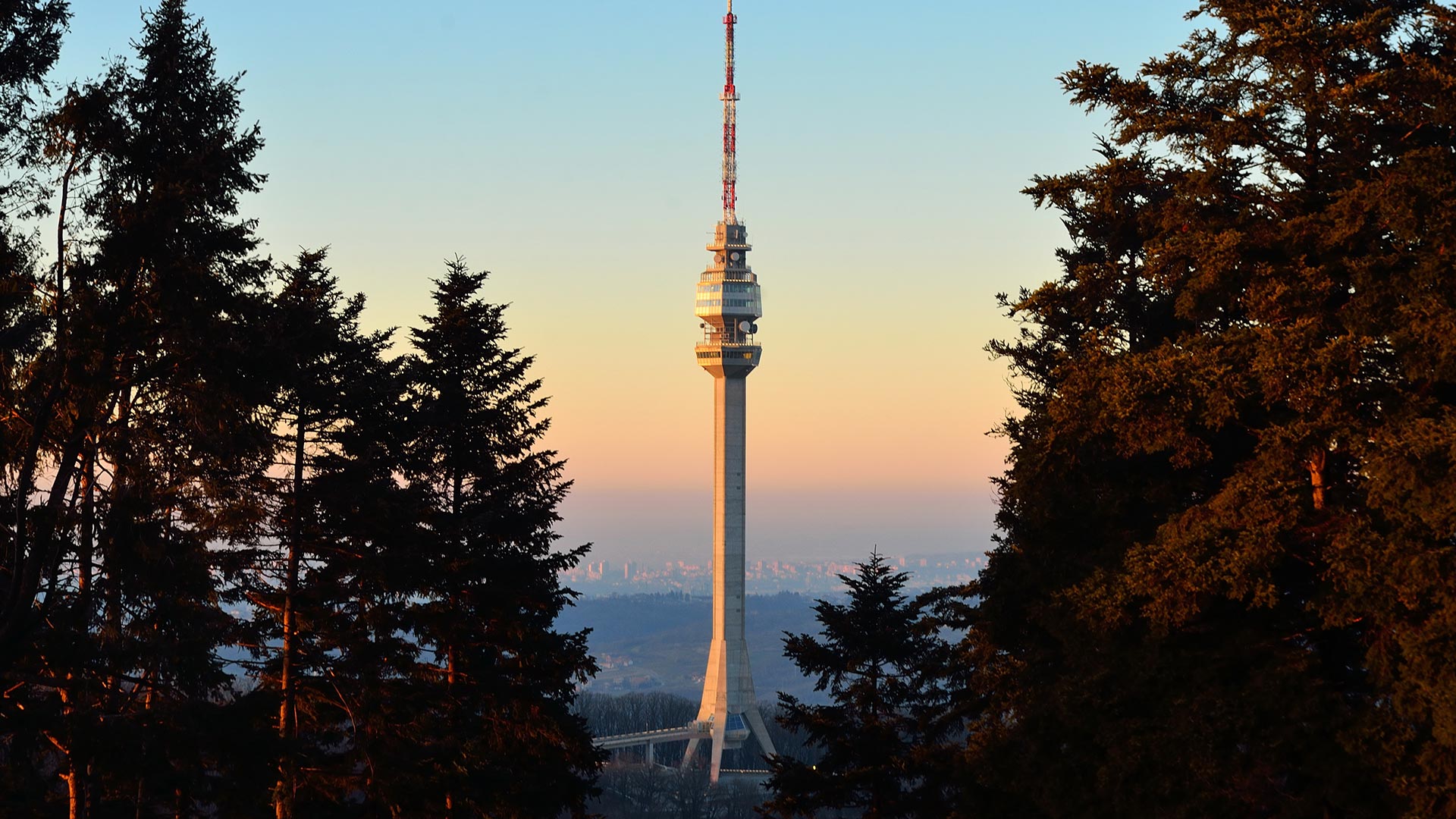 Wieża telewizyjna na górze Avala